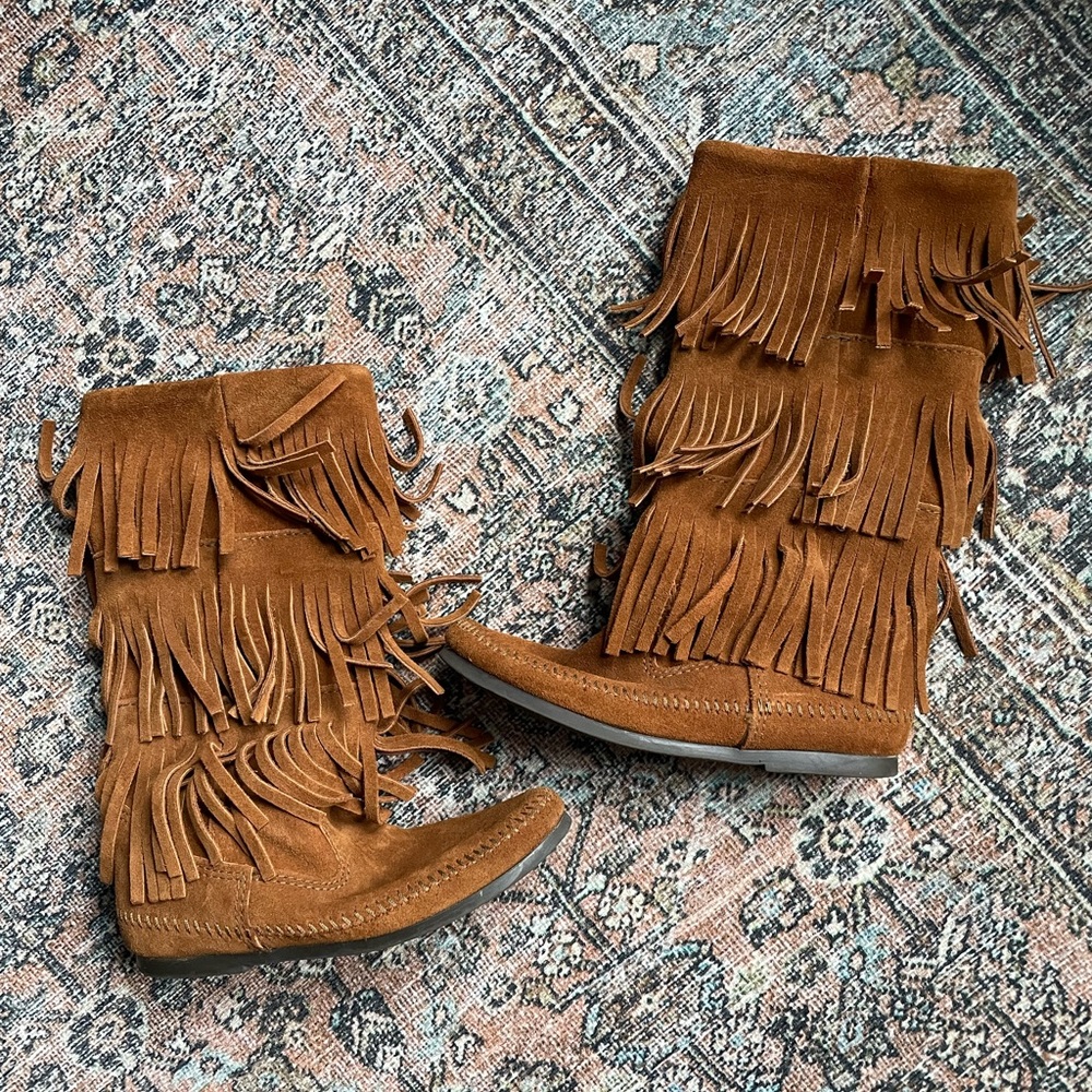 Minnetonka 3-Layer Fringe Boot, Brown, Size 5